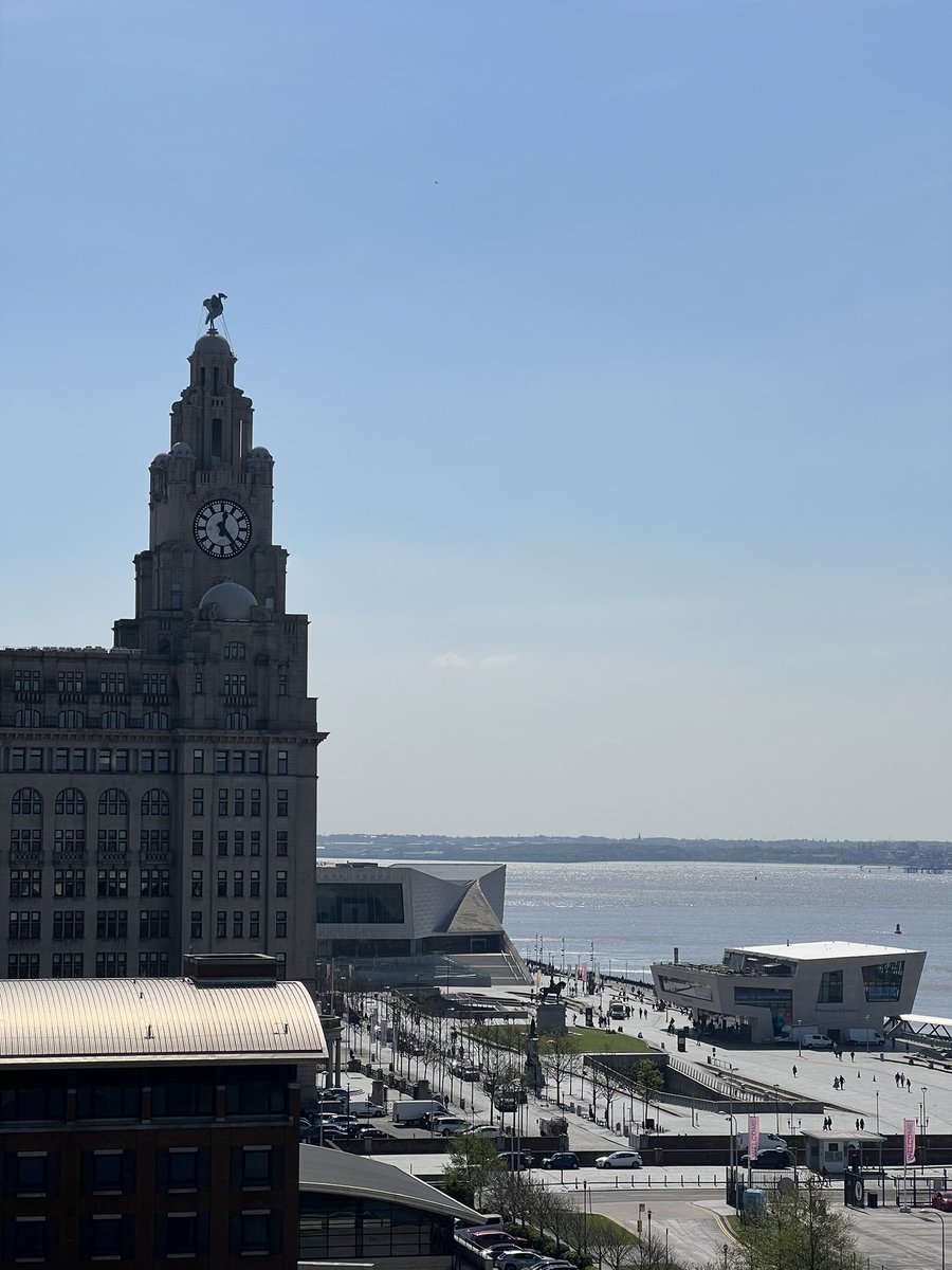 aaslam's tweet photo. Can confirm Liverpool is nice in the sunshine. The drive across the Pennines was lovely also. #EhEhEh #CalmDown #NiceDrive https://t.co/lBOEjKUBAw
