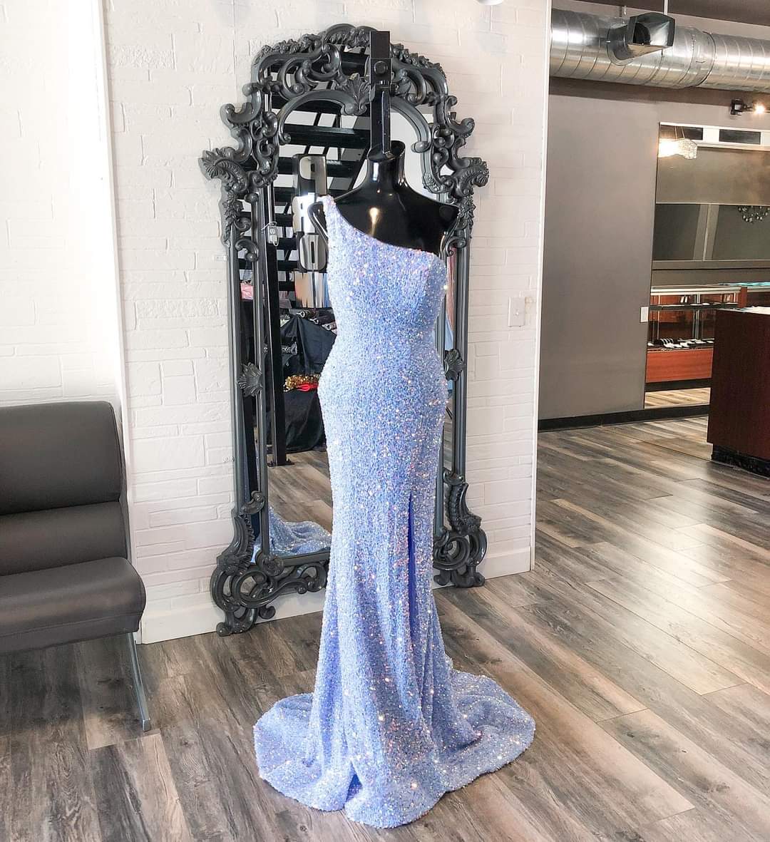 RegissBrideProm's tweet photo. Your daily does of sparkle!✨
Sherri Hill 24280 https://t.co/Q1mNIBbX0X