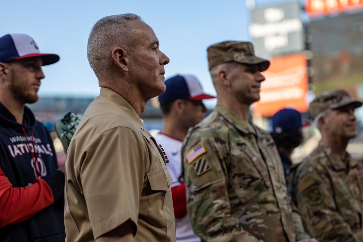 MDW_USARMY's tweet photo. Representatives from 4 services threw ceremonial first pitches: Maj. Gen. Allan Pepin, JTF-NCR/@MDW_USARMY ; Maj. Gen. Joel Jackson, @AirForce_DW; Brig. Gen. Daniel B. Conley, @MCICOM_HQ; &amp; Command Master Chief Andy Hochgraver, @NavalDistWash.

(@USArmy 📸 by Sgt. Brandon Muniz) https://t.co/PCjUSbJBsG