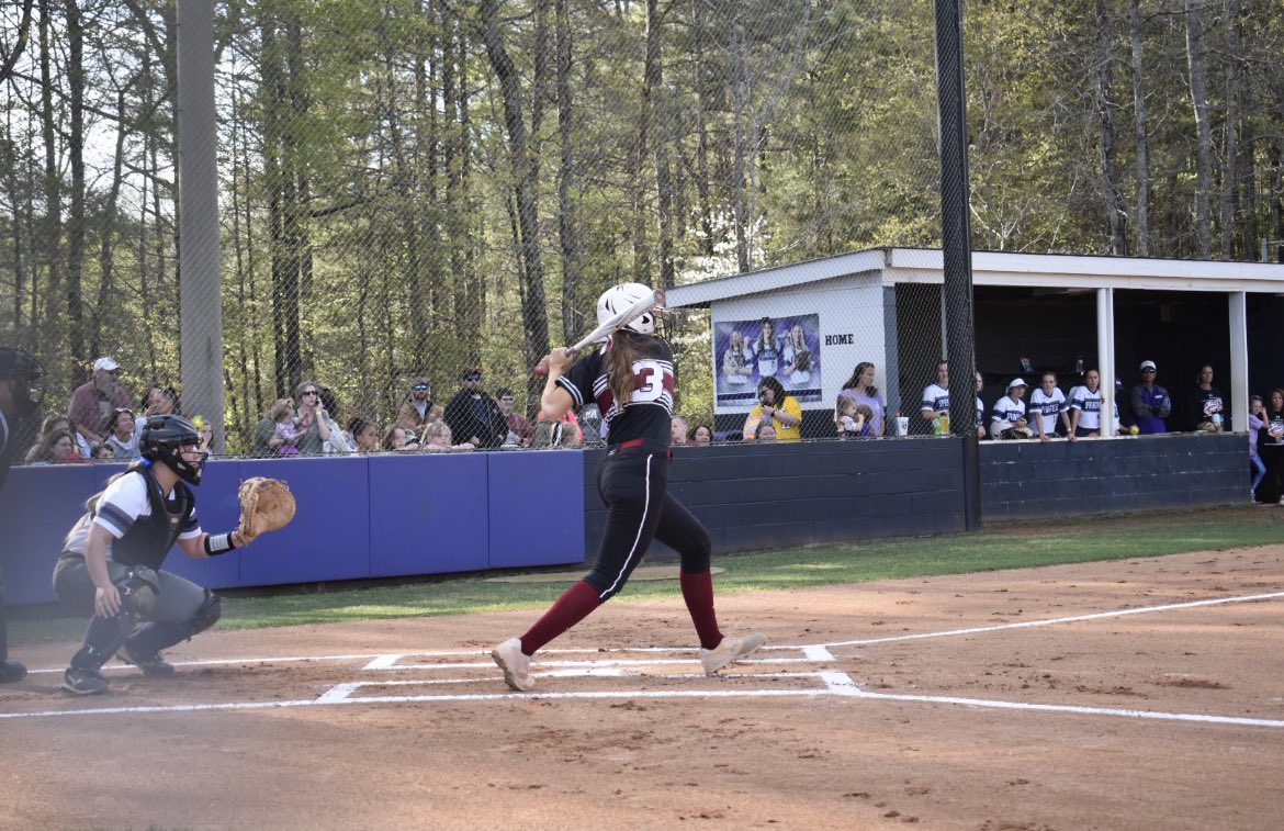 SouthsideSB22's tweet photo. We are going to highlight some of our players as we get started with our new Twitter!! Check out 2023 IF/C Maddie Griffith (@madalynngriffi1). Griffith is .429 at the plate this season with an on base % of .495 🔥👀 https://t.co/VTbRXT1mjI