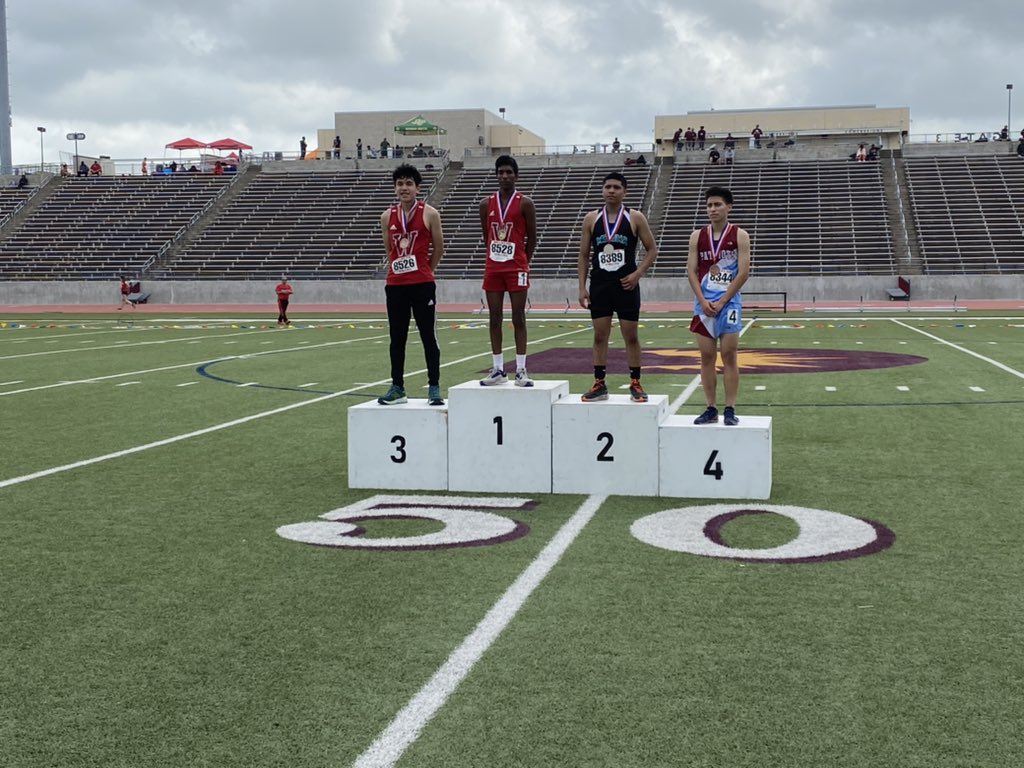 WoodrowTrackXC's tweet photo. Our first Regional qualifiers of the day - Ajit Friedmann WINS the 3200, Cuauhtemoc Castro takes 3rd / on the girls side, Amelia Favour snags 3rd in the 3200. Great start to the day! https://t.co/B5ou4JlPWs