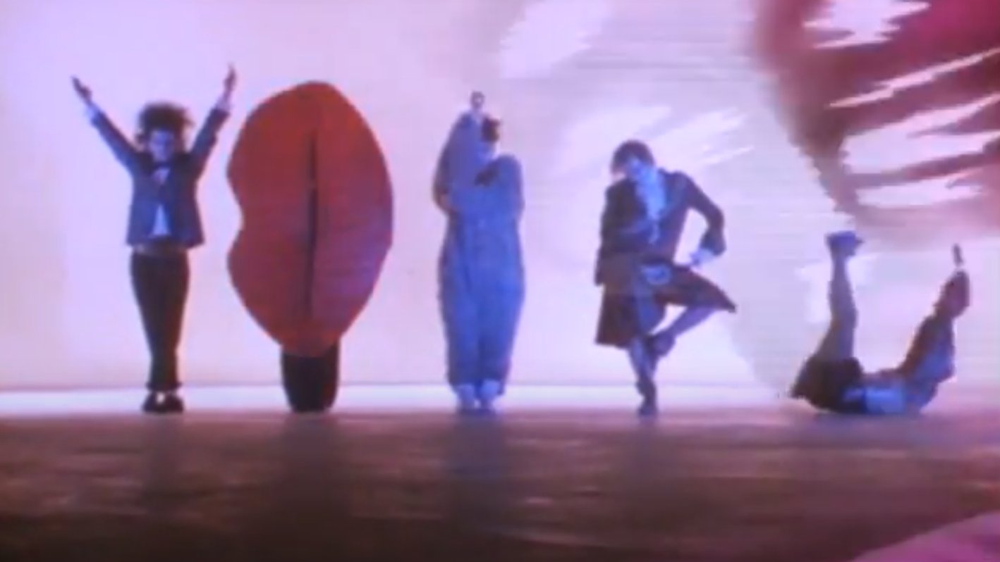 Happy birthday Robert Smith.
Here\s The Cure spelling out the songtitle filthily in the Why Can\t I Be You video. 
