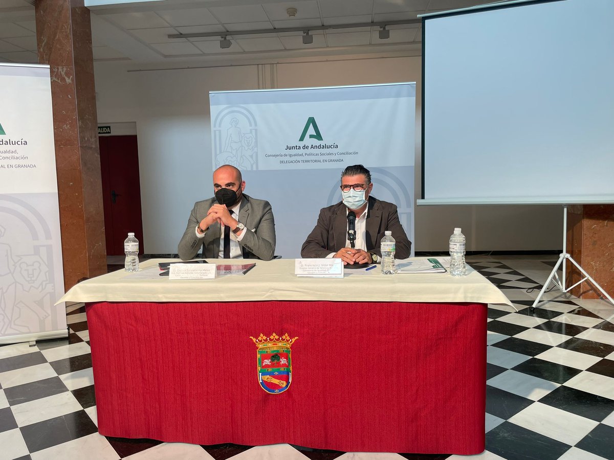 PacoVidalMazo's tweet photo. En @aytoalbolote con nuestro SG  @dasalmes presentando a los Servicios Sociales Comunitarios de #Granada la #IPII,nueva prestación que sustituirá a la #RMISA
📢Buscamos aliados para la nueva prestación!
Gracias por vuestras aportaciones 
@RocioRuizDom
@MMontalvoCs
@AlmunecarAyto https://t.co/ybtChr0qmr