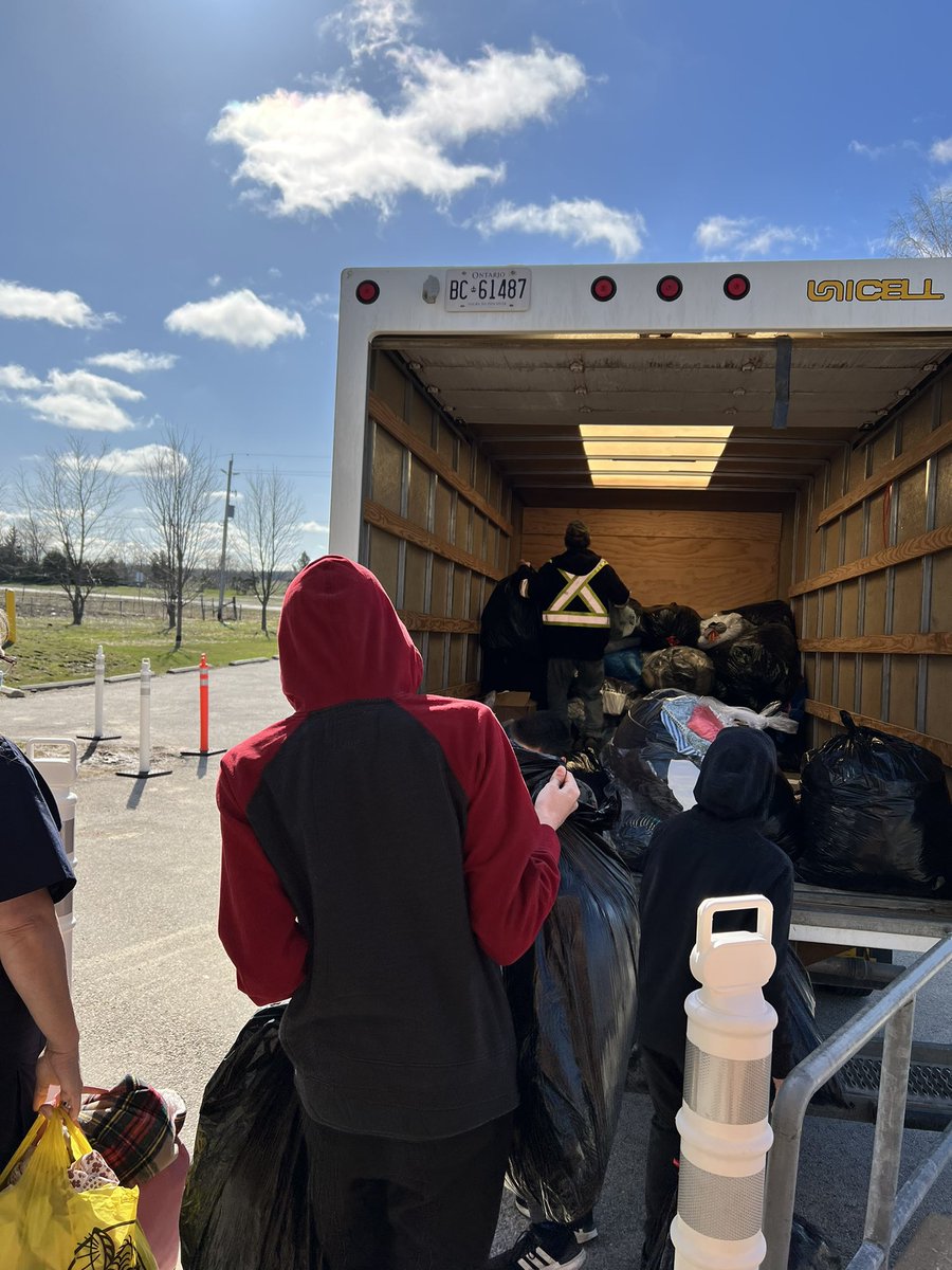 SenecaCentral's tweet photo. We ROCKED it with our #EarthDay2022 clothes drive!  We collected 315 bags with a weight of 2144kg Amazing ���A BIG thank you to our school community. @GEDSB @EcoSchoolsCAN https://t.co/12E5Y3fqNZ
