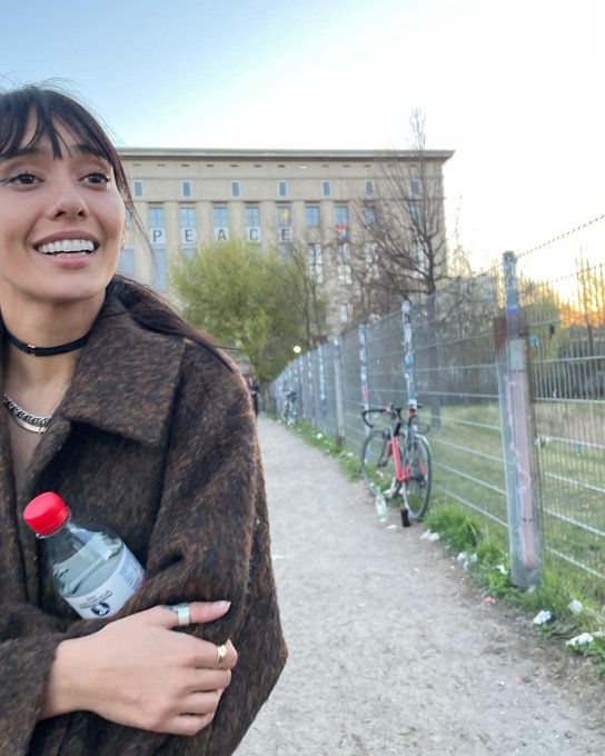 tfw u see the moon https://t.co/c6hW1NNpwd