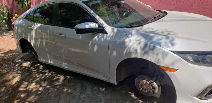 TodoSoCiAlIsTic's tweet photo. Con está sorpresa se despertaron los vecinos de San Felipe del Agua, los amantes de lo ajeno tuvieron mucho movimiento la madrugada de este jueves.  #Oaxaca.
¿ Y @MunicipioSeguro ? https://t.co/6lv6zkjqft
