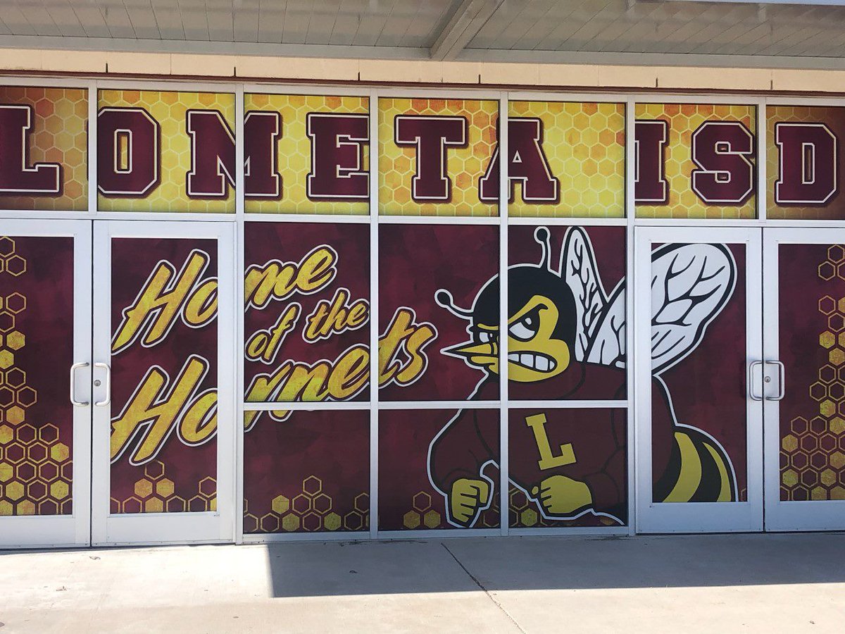 waterboy_tx's tweet photo. Sting 'Em! @LometaISD @BSNSPORTS @BSNSPORTS_TX
#webrandbig #athletics #sports #sportsbranding #waterboygraphics #customdoors #customentrances #customwindows #customgraphics #customwindscreens #bsnsports #lometa #hornets https://t.co/IaXBfGWcOn