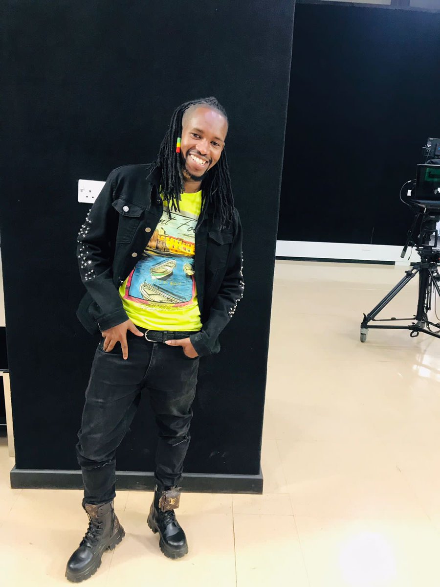 JoashSelector's tweet photo. @NRGRadioKenya Just a hairdresser at Simba villa estate, wera kwanza, show iko lembe https://t.co/WCzaZptmM9