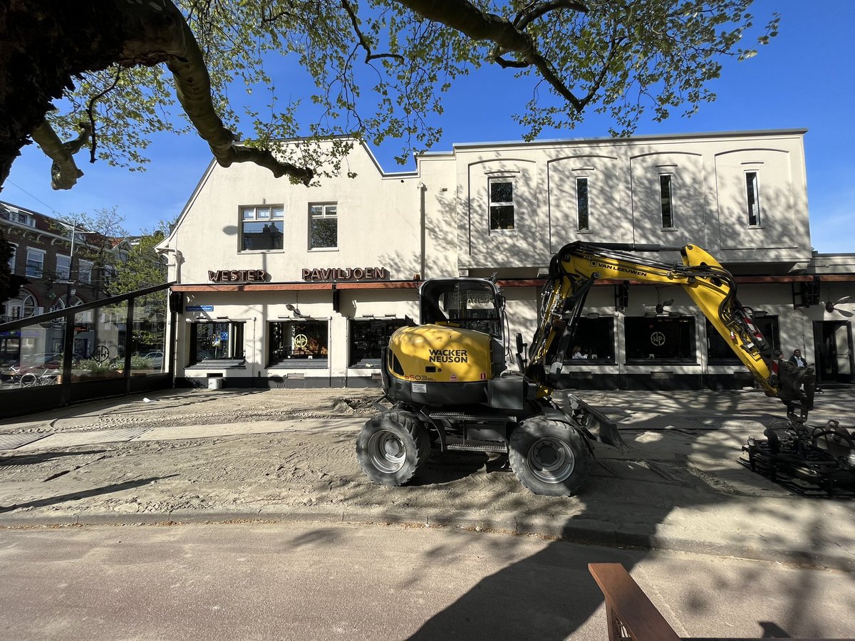2 jaar corona en dan nu de straat ophogen. Lekker bezig <a href="/rotterdam/">Gemeente Rotterdam</a> . #wedoenhetsamen #sterkerdooronkunde
