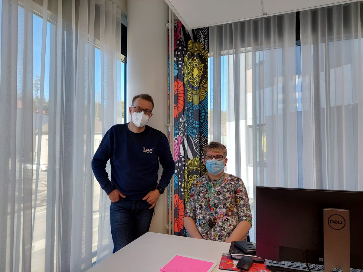 GoosOlli's tweet photo. Kotona asumista rohkeasti ja itsenäisesti teknologian avulla (KARITA-hanke) pilotti polkaistiin käyntiin tänään Vuoksenniskan Immalan Loisteessa. 

Ohjaaja Sirpa Hytösen kanssa asetettiin tavoite, että tästä teknologiapilotista on vain hyvää kerrottavaa.

#karitahanke #eksote https://t.co/tQmcH5dmR1