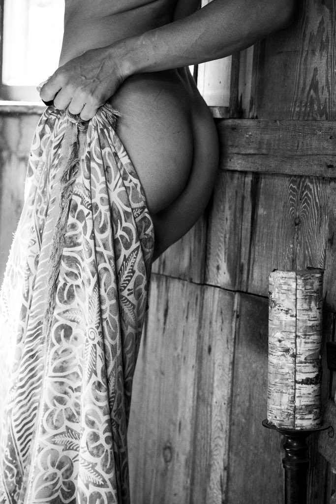 RealWestonPhoto's tweet photo. Our April Improving the Photographic Nude Workshop was a huge success and an amazing way to start the 2022 Workshop Season. We had amazing models and a great group of photographers. Can’t wait for the next one! Image: Zach Weston Model: Steph Sinn https://t.co/HmaWFgpnXn