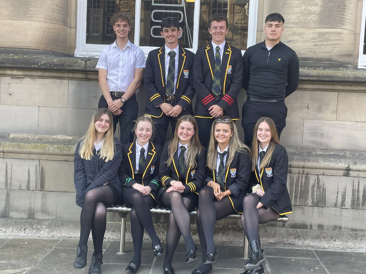 miss_burrell03's tweet image. Nice send off for the Advanced Highers/Young Enterprise team tonight, attending the @YE_ForthValley finals at @CodeBaseSTL. So proud of all your hard work and I am going to miss you loads! Good luck for exams and for the future🍀🎉