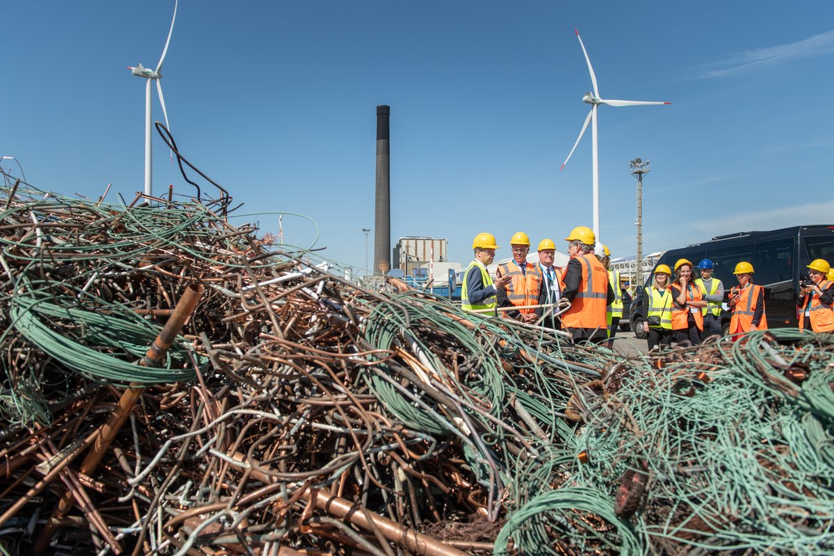AurubisOlen's tweet photo. "Our metals are crucial for the energy transition. It is our ambition to become a partner and to help reach the EU Green Deal goals by 2050", concludes Heiko Arnold.
#Aurubis #metalsforprogress #sustainability #greendeal #recycling #closingtheloop #circulareconomy https://t.co/2bQNC4smP5