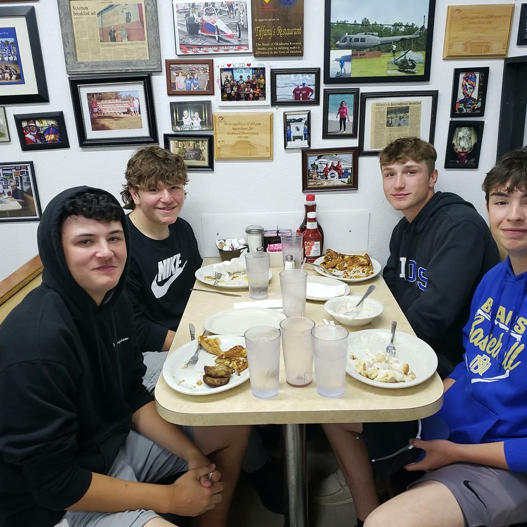 Tiffany’s Restaurant tweet media