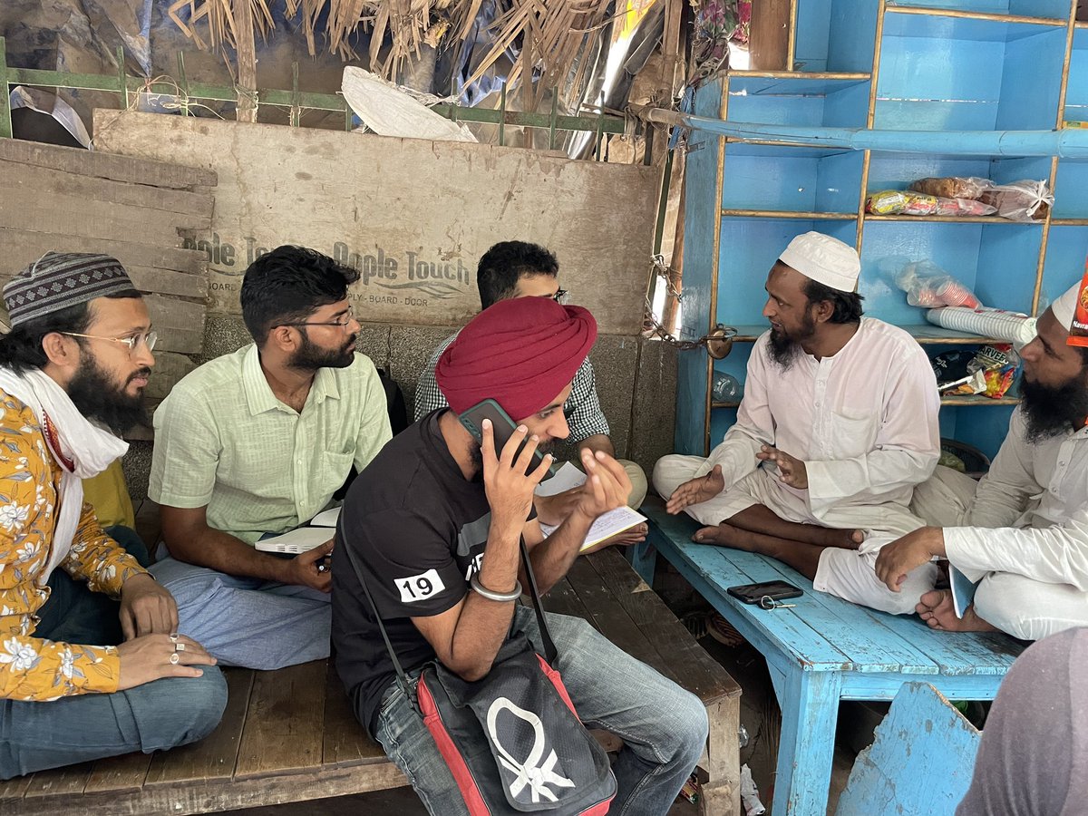 we4humanity_org's tweet photo. After having group meetings, our team is working to identify people who are suffering with basic needs and livelihood. #jahagirpuri @Shouryaroy1179 @saini2295 https://t.co/PFZdR86Kym