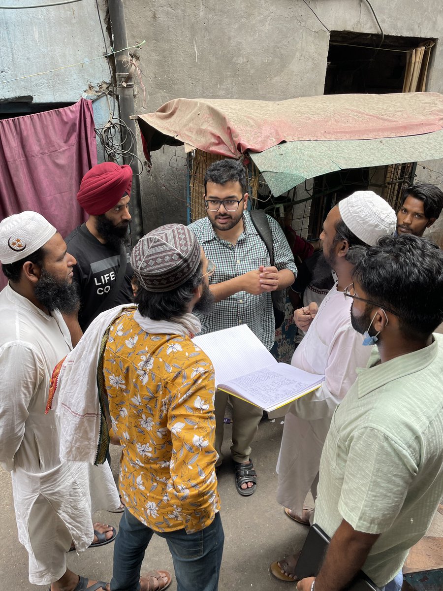 we4humanity_org's tweet photo. After having group meetings, our team is working to identify people who are suffering with basic needs and livelihood. #jahagirpuri @Shouryaroy1179 @saini2295 https://t.co/PFZdR86Kym