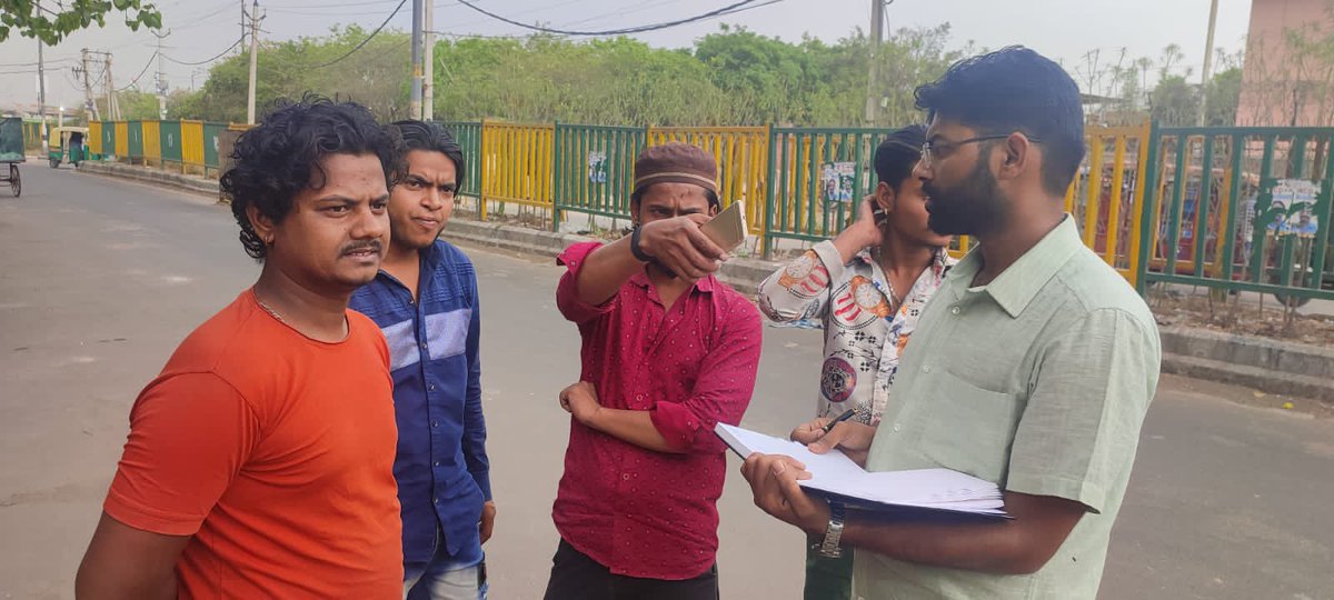 we4humanity_org's tweet photo. After having group meetings, our team is working to identify people who are suffering with basic needs and livelihood. #jahagirpuri @Shouryaroy1179 @saini2295 https://t.co/PFZdR86Kym