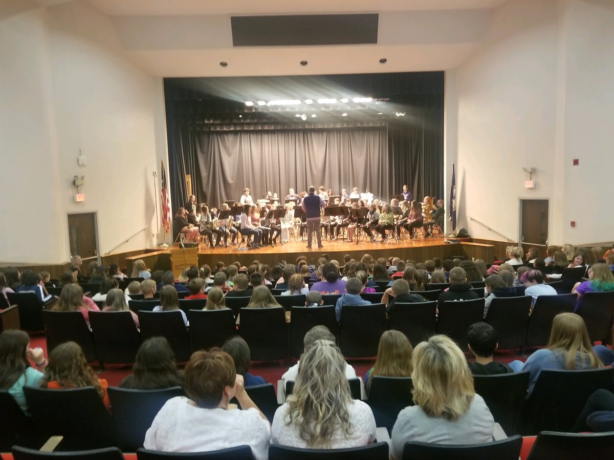 RICHLANDSELEM's tweet photo. RES Fifth Graders visited Richlands Middle School today.  It was a great visit!  #resfunlearning https://t.co/oHGkEHBwX5