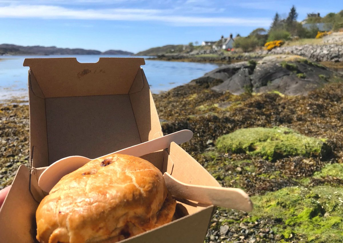 Pies, great weather and awesome views = the piefect combination! And, don't forget you cant get 10% off pies and beers when you sign up to our Pie Club: hubs.la/Q018zy1z0