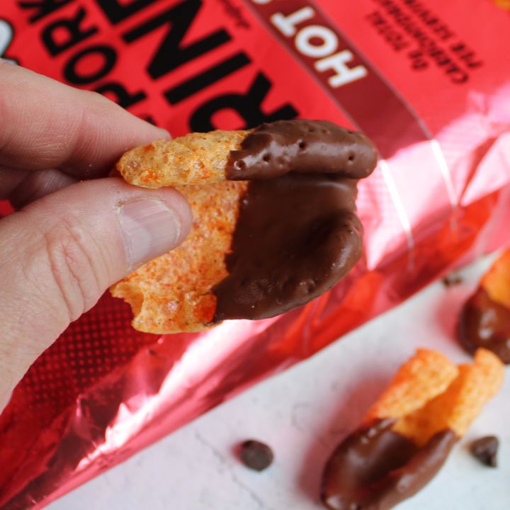 SouthernRecipe's tweet photo. Have you ever considered coating your #rinds in #chocolate? We have!
Even better. Enjoy the unbeatable sweet and spicy combination by covering our Spicy rinds with that chocolate. It's a #gamechanger, for sure! ๐
Grab our #recipe now ๐๐๐ https://t.co/exqBsB3MGJ https://t.co/gkM0fxbd9b