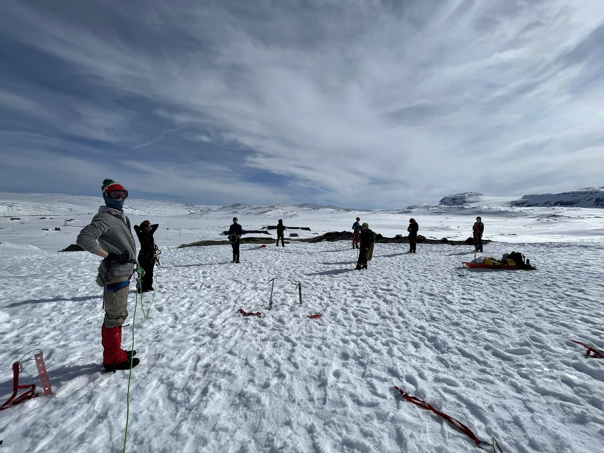 NatalyaGomezEPS's tweet photo. On day 2 at #icefinse students learned about winter camping, more glacier safety, how to put away a long rope (fold not coil) and made some progress on digging a backlit snow pit. https://t.co/oDtAttSphj