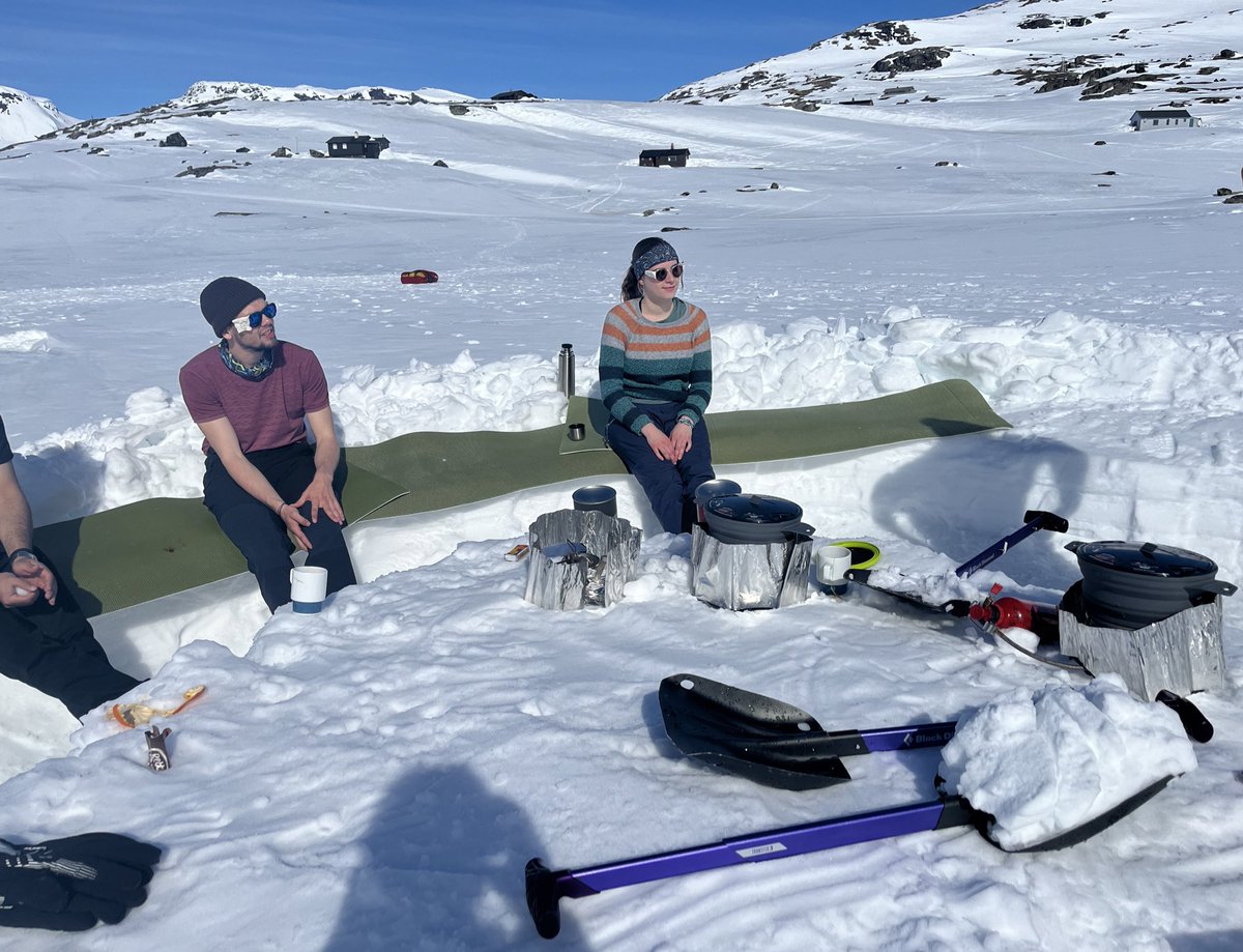 NatalyaGomezEPS's tweet photo. On day 2 at #icefinse students learned about winter camping, more glacier safety, how to put away a long rope (fold not coil) and made some progress on digging a backlit snow pit. https://t.co/oDtAttSphj