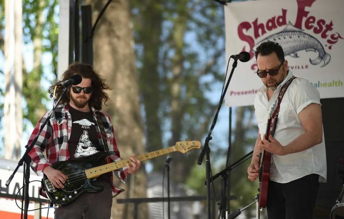 DRTLocal's tweet image. After two years, the ShadFest in Lambertville, NJ is making a return on April 23rd-24th! Here’s a look back at ShadFest 2019!👏

Who remembers the huge shad that was made out of plastic garbage to remind everyone to keep the Delaware River clean?🐟
#DRT #lambertvillenj #shadfest