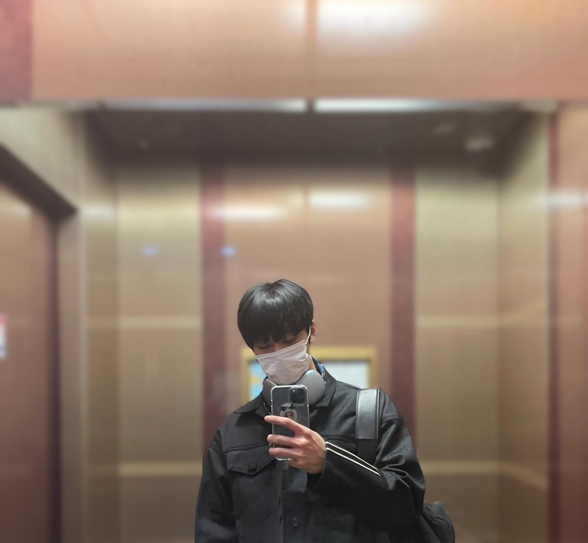 kxibitx's tweet photo. 하 주연이 에어팟 맥스 쓰는 거 왜 이렇게 좋지???? 나 진짜 울 것 같애... https://t.co/ukhbA11NEb