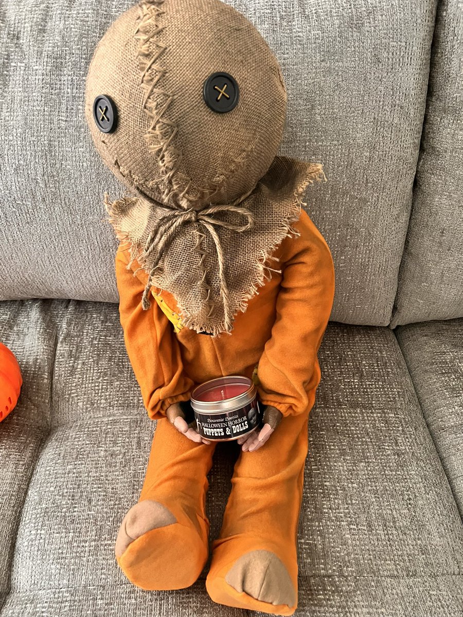 Missing Puppet Theater? Grab the Puppets and Dolls candle from <a href="/SouvenirScents/">Souvenir Scents</a> to take you back! #HHN30