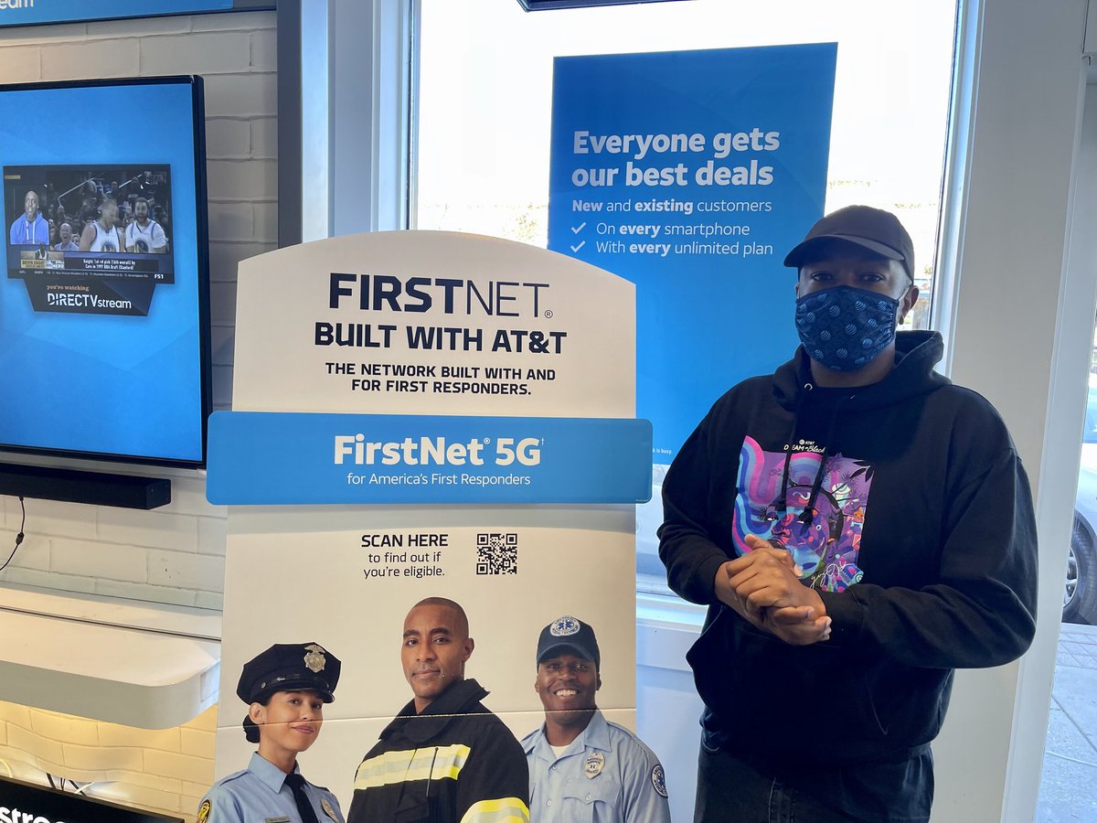 DaniPowers94's tweet photo. S/O to @_Ya_Sin_ for becoming Bowie Town Center's 1st first net expert. AND for having 16 MTD 😱💪🏾 @DeAngeloMc90 @BrandieNicole28 @jillmill321 @404girl https://t.co/gUvSRkWmgd