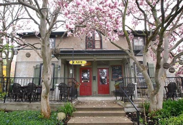 ShelldaleFG's tweet photo. It's lunch time &amp; time to enjoy @EinsteinsCafe for great food &amp; a great atmosphere! We have gift cards to this local gem but hurry, the bids are heating up! Visit our auction https://t.co/PxWdLfKOjo. Thanks Einstein's Cafe for supporting our community &amp; ShelldaleFG! https://t.co/pTH9TB3Isd