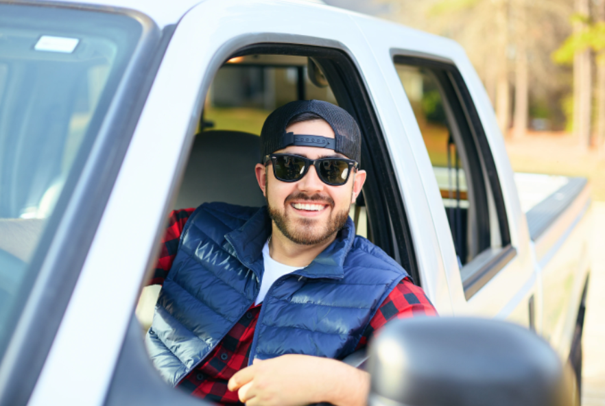 DriveWithOtozen's tweet photo. We lose 3,000 people each year to #distracteddriving. That's about 8 people per day. Will you join us and make the commitment to put your phone down while you drive? 🙌 #distracteddriverawarenessmonth https://t.co/MHwtCZeCCL