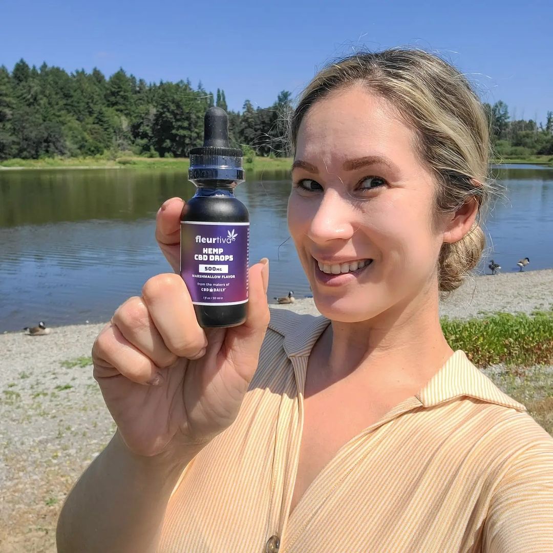 fleurtiva's tweet photo. Fleurtiva Hemp CBD Drops are:
• Third-PartyTested • Full-Spectrum CBD • Less than 0.3% THC • Available in 500 mg &amp; 1000 mg • 100% Natural https://t.co/Maqs6IrP5C