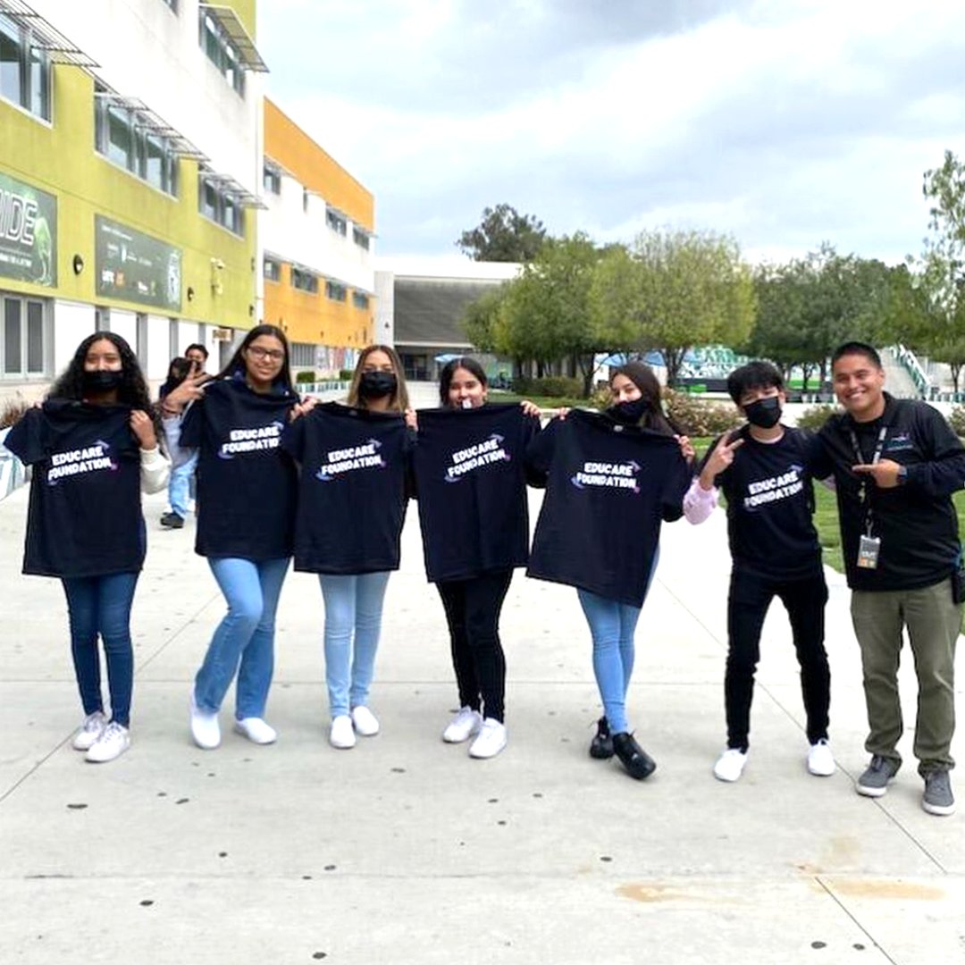 educare_fdn's tweet photo. Our students #DiegoRiveraLearningComplex wearing their new EduCare Student Shirts proudly. Remember to tag us in your EduCare shirt and get highlighted.
#Heartset #SEL #EduCare https://t.co/yejhvQ6JqE