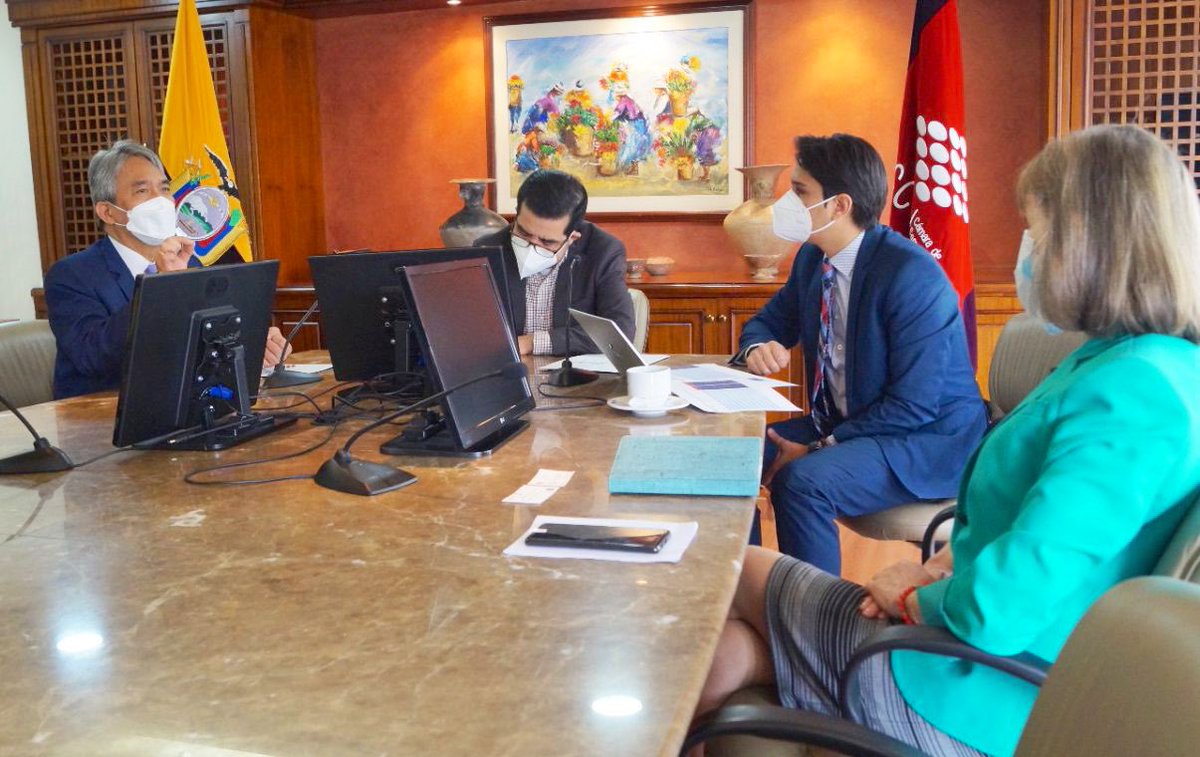 lacamaradequito's tweet photo. #CCQAlianzas

¡Fortalecemos el intercambio comercial! 

En seguimiento a la Carta de Intención firmada con @QuitoKbri nuestro presidente @carlosloaizaccq mantuvo reunión con Agung Kurniadi, Embajador de Indonesia en Ecuador, para desarrollar proyectos en beneficio del país. https://t.co/FOPUrStk6E