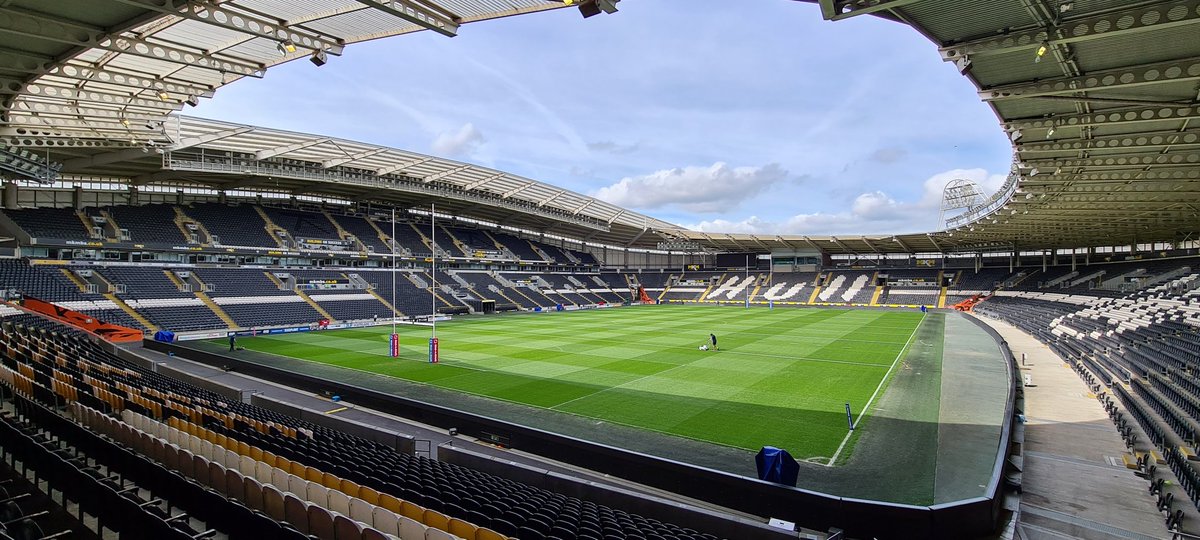 ElStubio's tweet photo. I was practically working from home on Monday covering @hullfcofficial in the studio for Sky Sports. #livecamera #studiocamera #livetv #RugbyLeague https://t.co/VEfLzDRGZf
