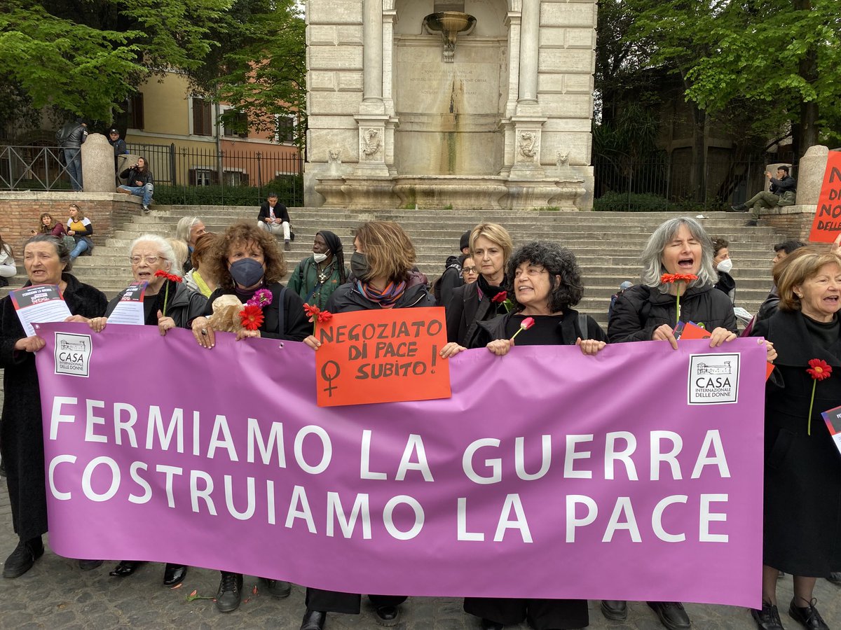 SusannaCamusso's tweet photo. Fuori la guerra dalla storia ! https://t.co/Jah8BXrIJd