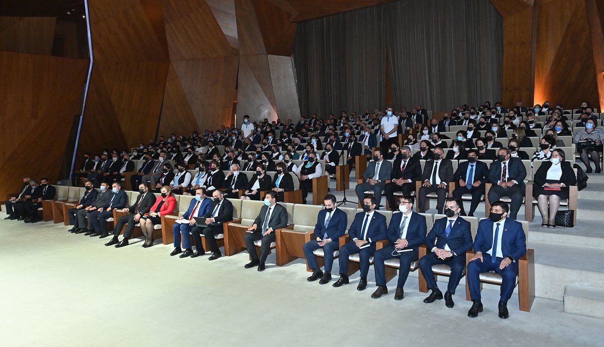 Təhsil naziri 5 rayonun təhsil ictimaiyyəti ilə görüşüb 
#TəhsilNazirliyi #EduAz #TəhsilNaziri #EminƏmrullayev 
bit.ly/3v2NGER