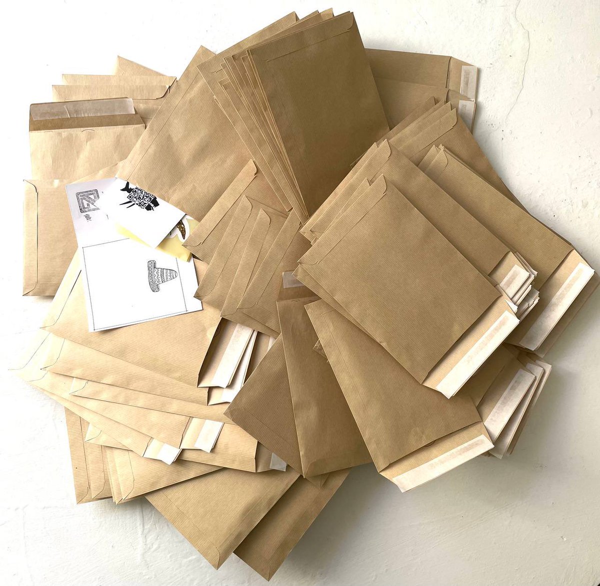 SSFXperience's tweet photo. We promised it, here it comes 🐡 posted this morning with a little surprise inside 📬
#spikyspacefish #SSF #lejopan https://t.co/hBv5oU4OkY