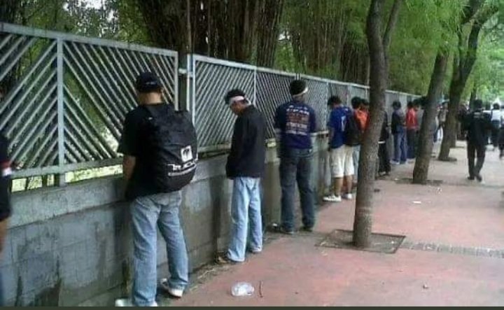 Drun, kalian masih mo ngaji di trotoar jalan? Monggo lho dipersilahken.. 🙈🙈🙈