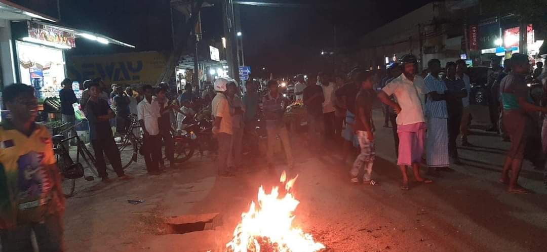 Vidiyallk's tweet photo. A protest was held in #Pothuvil against @Muszhaaraff2020 who recently appointed as the State Minister by President @GotabayaR #lka #SriLanka #SriLankaCrisis https://t.co/vJRbeS6ZkB