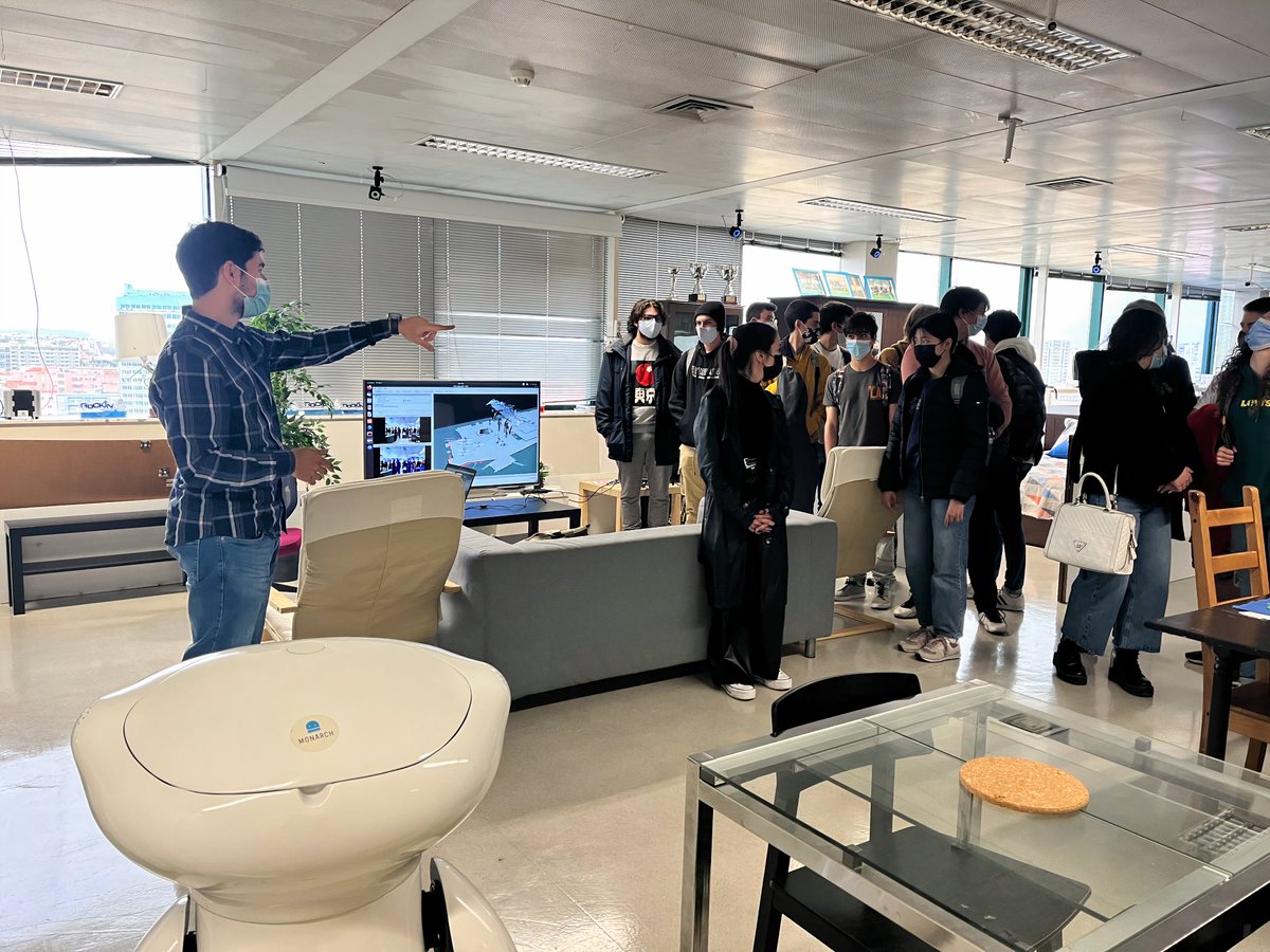 ISR_Lisboa's tweet photo. Today we welcomed #students, from Escola SecundΓ‘ria JosΓ© Saramago. They met robots #Mbot & #TIAGo and human members of the #SocRob team.π€
It was a great way to spend this #WorldCreativityandInnovationDay, explaining the challenges of operating #robots to help us at home. π¦Ύ https://t.co/GYKSYpsPm2