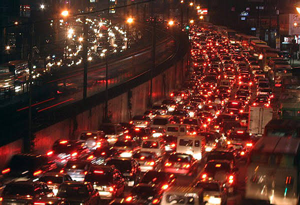 SenatorSameer's tweet photo. The roads to Minar-e-Pakistan are totally jam packed. The Jalsa of Lahore is going to be extremely massive. Imran Khan! ❤️ 

#امپوڑٹڈ_حکومت_نامنظور https://t.co/dDEnUWwH09
