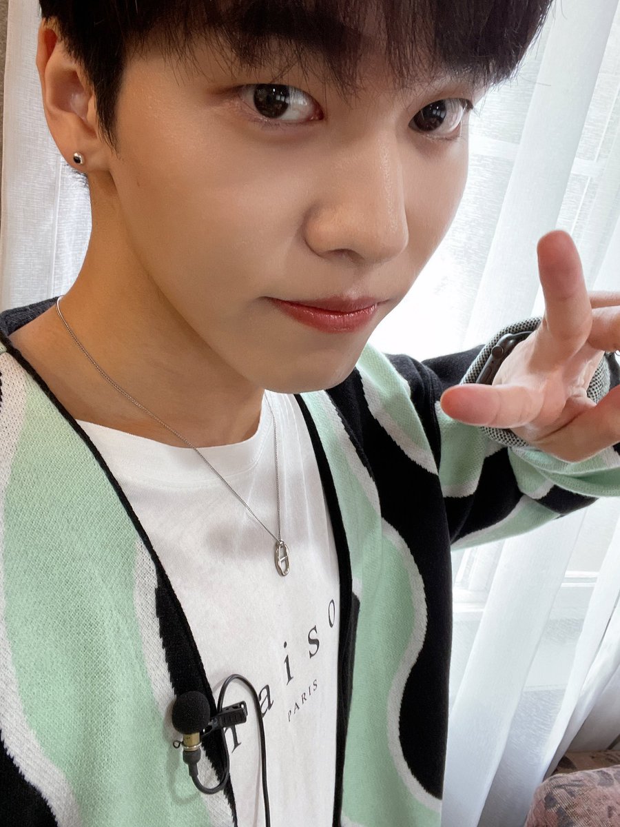 Arab_Onf's tweet photo. @WM_ONOFF [#يو] اليوم الذي ضحكت فيه طوال اليوم ~ 🫢#SuperFinger

 #ONF #온앤오프 @WM_ONOFF https://t.co/YrOuZ2DC5c