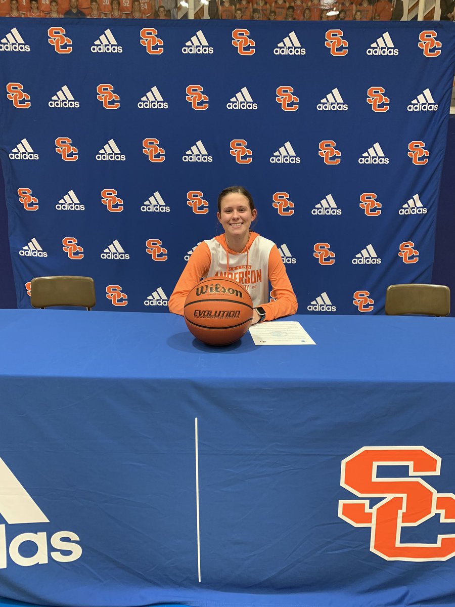 s_sierota13's tweet photo. officially official 🧡 #goravens #official https://t.co/jQ8E6L0Gty