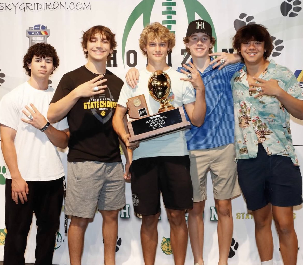 Got them rings 
<a href="/tnoot_23/">tanner noot🏄‍♂️</a> <a href="/FloydKanyon/">KanyonFloyd</a>