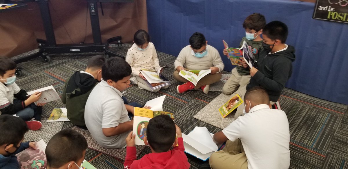 wkrrreaders's tweet photo. @RodriguezElem roadrunners learning about Science in the Reading Laboratory thanks to @bookspringatx Shannon Thorne and Trent Kennedy! #AISDreads #roadrunnerproud #growyourbrain https://t.co/nwJXxiKp8Z