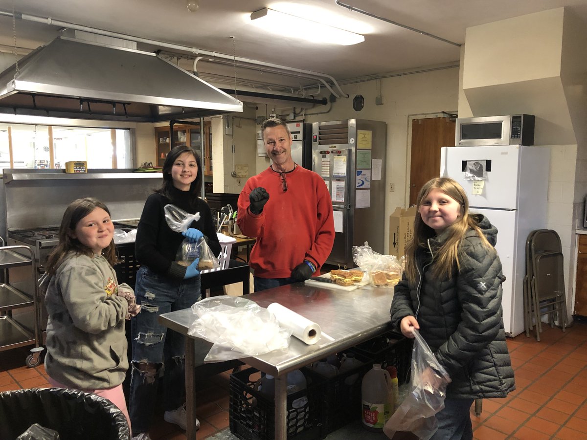 GoodNeighborsRI's tweet image. We LOVE spring break here at Good Neighbors! Gianna, Jocelynn and Makenzie had some free time on their hands so they joined grandfather, Bill, to help us out at Wednesday's food pantry! We are so grateful for the extra help!