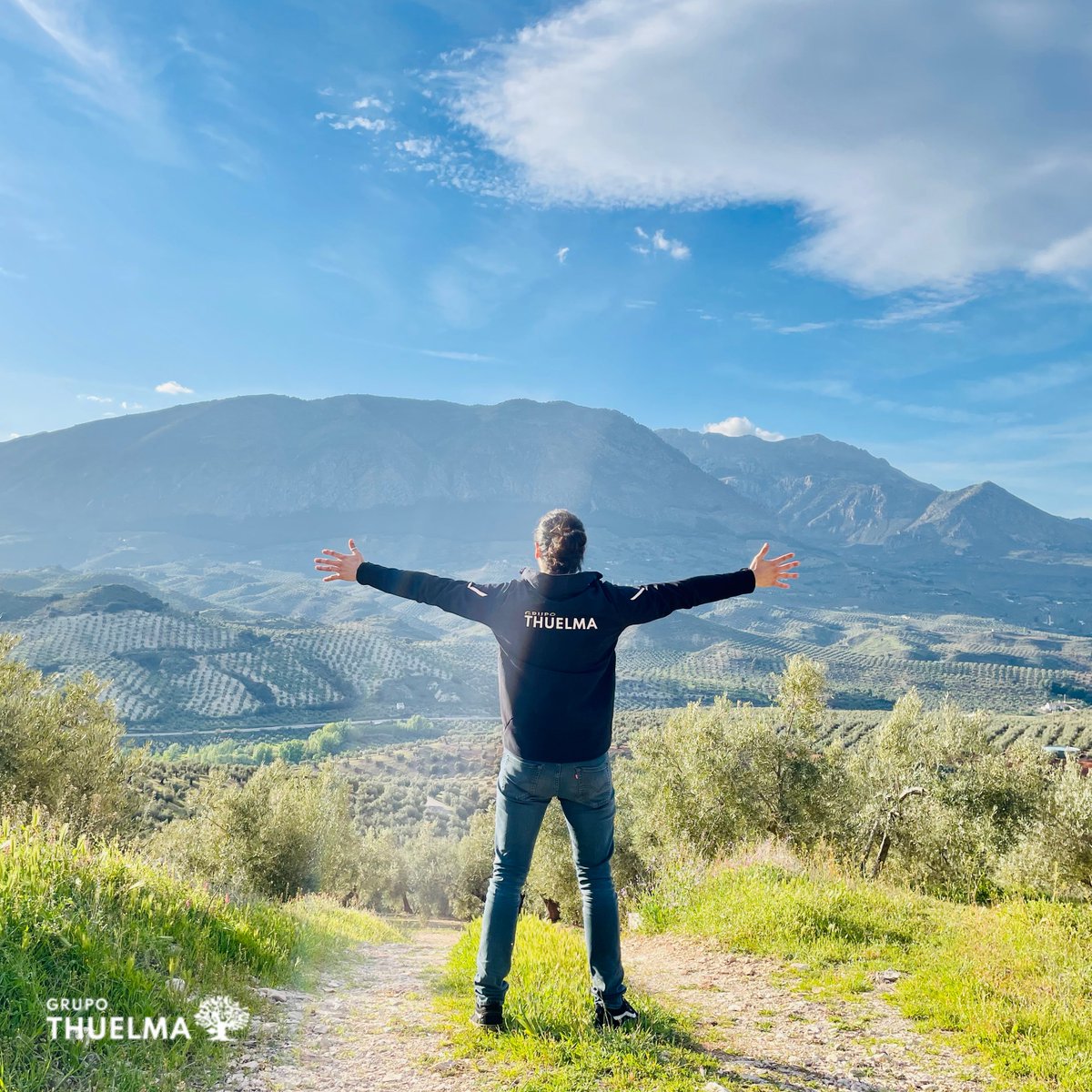 tierrasdejaen's tweet photo. Conmemoramos 🏆el #DiaDeLaTierra 🌍 honrando con nuestra labor más de cinco🖐️ generaciones dedicadas al campo 👨‍🌾y la agricultura con cariño, respeto y mucha dedicación😅OS DIGO QUE NI CON LA MEJOR FOTOGRAFÍA 📸OS PUEDO EXPLICAR LO QUE SE SIENTE 💚ESTAR AQUÍ⛰️✨#FELIZVIERNES 👇👇 https://t.co/yLQO0hksWK