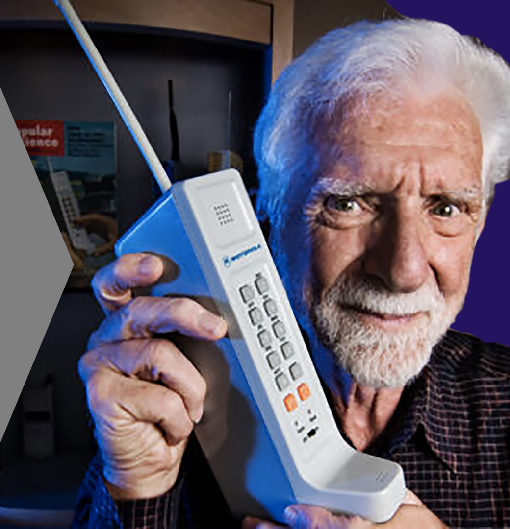MotorolaLatam's tweet photo. La primera llamada sin cables tuvo lugar gracias a un ingeniero de #Motorola llamado Martin Cooper en el año 1973, con un dispositivo llamado Motorola-DynaTAC-8000x, abriendo el camino a grandes avances tecnológicos, que permitieron desarrollar los primeros teléfonos móviles. https://t.co/119J5iTmR7